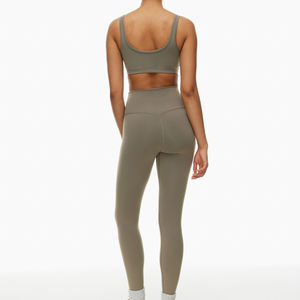 Ensemble de yoga extensible de style nouveau, en coton, à prix abordable, pour femme, séchage rapide, tenue de sport, ensemble de yoga 2 pièces fabriqué au Pakistan pour filles - Product Image 4