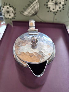 Carafe en acier inoxydable pur à 100 %, finition soignée, pour la table d'hôtel, fabriquée à la main, produit solide, carafe en métal, pièce unique - Product Image 4