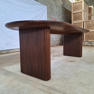 Table à manger ovale en bois massif de luxe moderne avec base cannelée élégante, meubles sur mesure d'Indonésie - Product Image 5