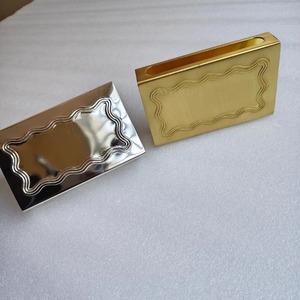 Boîte d'allumettes classique en aluminium avec logo en relief, allumettes de sécurité pour usage avec des bougies - Product Image 3