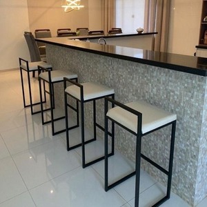 Tabouret de bar industriel moderne non pliable avec siège en cuir PU, structure métallique stable, pour bar commercial, maison, îlot de cuisine - Product Image 1