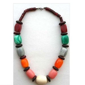 Collar con Colgante de Cuerno Elegante y de Alta Calidad, Hecho a Mano con Resina, Madera, Metal y Hueso, con Diamante y Perla, Cadena Única, Artesanía Natural - Product Image 3