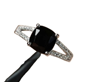 Anillo de diamante de moissanita en blanco y negro Hermoso cojín Creado Anillo de compromiso de plata esterlina y anillo personalizado de moissanita - Product Image 2