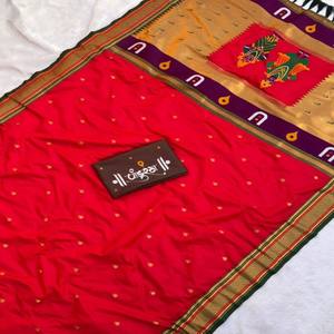 Sari Paithani en soie douce VASTRA COTTAGE avec motifs Tilak intégrés, pallu riche et bordure Paithani traditionnelle - Product Image 1