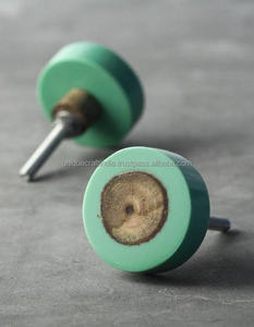 Poignée de meuble moderne de luxe Boutons en résine de bois fabriqués à la main avec un design floral complexe Parfait pour les armoires et les meubles - Product Image 4