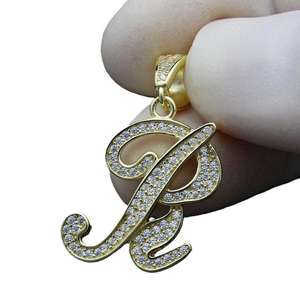 Collier de naissance en argent 925 avec lettre R, serti de diamants et de moissanite, style statement, vente en gros et pas cher, pendentifs et breloques raffinés - Product Image 1