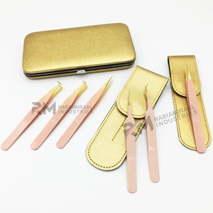 แหนบติดขนตา RMI รุ่น Precision ปลายเคลือบทอง ขนาด 10 มม. พร้อมกล่อง/ซองแม่เหล็กเคลือบสีนู้ด - Product Image 1