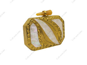 Pochette indienne artisanale en nacre avec cadre en laiton, sac de soirée de luxe pour mariages et occasions nuptiales - Product Image 2