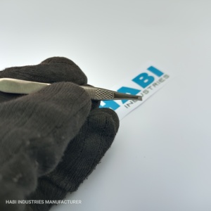 Pince à épiler HABI INDUSTRIES en acier inoxydable de très haute qualité, faite à la main, à pointe inclinée ultra fine, antistatique - Product Image 6