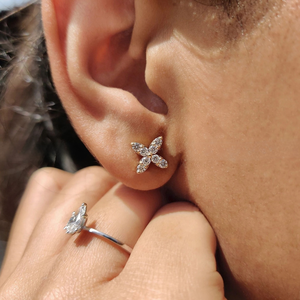 Boucles d'oreilles en forme de fleur avec diamants ronds de 0,52 carat cultivés en laboratoire, couleur E VS, en platine 950 et or jaune, faites à la main, bijou classique pour femme - Product Image 1