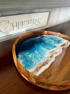 Plateau de service rond élégant et moderne fait main pour mariage, avec résine époxy personnalisée sur bambou, pour une décoration intérieure élégante - Product Image 3