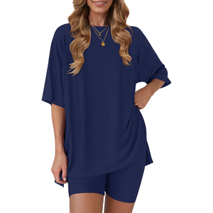 Ensemble 2 pièces en tricot rouge pour femmes, haut à col rond ample à manches courtes avec short au-dessus du genou, uni, respirant, décontracté, pour le printemps et l'été - Product Image 6