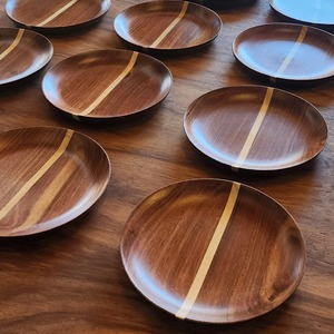 Assiette de service ronde en bois naturel, bol en bois poli, vaisselle de style nordique, parfait pour la maison, le restaurant, l'hôtel - Product Image 3