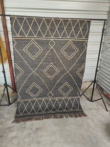 Tapis géométrique gris foncé style bohème, tapis tribal scandinave à pompons, décoration de sol moderne tissée à la main pour salon et chambre - Product Image 3