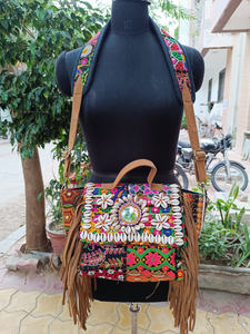 Sac à bandoulière ethnique indien fait main, style bohème, brodé de coquillages, avec franges, patchwork, sac fourre-tout pour femme - Product Image 5
