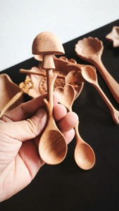 Juego de Cucharas para Servir de Madera Ecológicas con Acabado Dorado y Mango Largo, Estilo Minimalista Japonés de Hanói, para Decoración de Cocina - Product Image 4