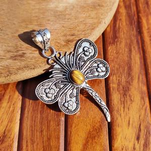 Colgante de mariposa con bisel de latón de la mejor calidad, piedra preciosa natural, collar de cristal hecho a mano unisex, joyería para uso diario. - Product Image 2