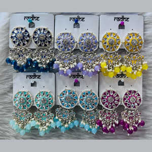 Pendientes colgantes de piedra y cuentas Kundan chapados en oro Meenakari, joyería fina, Color azul - Product Image 1