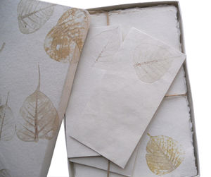 กระดาษพรีเมียมขอบหยักพร้อมลายใบไม้ 10 แผ่นขนาด A4 พร้อมหัวจดหมาย + ซองจดหมาย 5 ซอง - Product Image 3