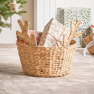 Adorables cestas navideñas de renos tejidas con jacinto de agua, contenedores de almacenamiento sostenibles. - Product Image 5