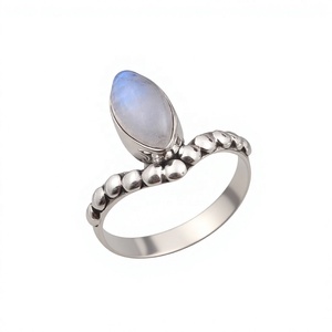 Anillo de Plata de Ley 925 con Cabujón de Piedra Lunar Arcoíris para Mujer – Anillo de Gema Natural - Product Image 1