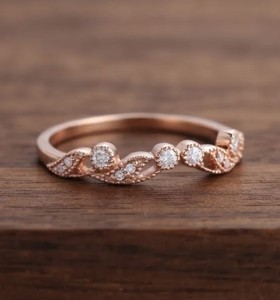 Bague Minimaliste en Or Massif 10K 14K 18K avec Diamant de Laboratoire Taillé Marquise et Rond, Couleur DEF, Pureté VS VVS, Motif Feuille Chevron 1ct - Product Image 3