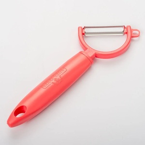Éplucheur de cuisine élégant JAYA MATA JM122, lame dentelée en acier inoxydable japonais, poignée ABS confortable pour la préparation quotidienne des aliments - Product Image 1