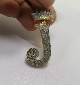 Colgante de Moissanita VVS Hecho a Medida, Colgante Hip Hop Iced Out de Dos Tonos, Colgante Personalizado con Corona y Bail, Colgante con Inicial para Regalos - Product Image 4