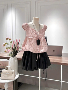 Ensemble de vêtements pour bébé fille à pois roses, haut à manches bouffantes et jupe froncée, tenue d'été - Product Image 1