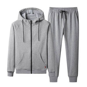 Conjunto deportivo de algodón de alta calidad Innovears para hombre, chándal con capucha y pantalones jogger con logo personalizado. - Product Image 3