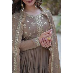 Hermoso vestido de fiesta XL con trabajo bordado de lentejuelas y vestido elegante Dupatta para ocasiones especiales - Product Image 3