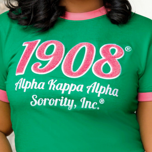 T-shirt en chenille 1908 à bordure rose, broderie de lettres grecques vertes et roses, en coton premium, décontracté, pour tenue de sororité - Product Image 6