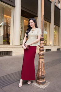 กระโปรงทรงดินสอเอวสูงสีแดงสำหรับผู้หญิง ความยาวระดับข้อเท้า สไตล์เรียบหรู ใส่ได้ทุกฤดูกาล โพลีเอสเตอร์/สแปนเด็กซ์ FREYA - Product Image 2