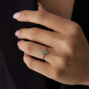 แหวนเงินแท้ 925 ชุบทอง 14k ประดับโมอิสซาไนต์ทรงกลม ดีไซน์รูปโคลเวอร์ แหวนแต่งงานสุดหรู - Product Image 2