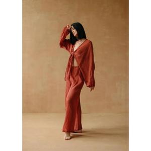Ensemble vintage pour femme : haut court en coton froissé rouge à nouer à l'avant et pantalon palazzo à jambes larges, tenue de resort écologique - Product Image 2