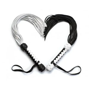 Fouets et lances de chasse en cuir de vache personnalisables. Fouets de chasse en cuir à 9 queues. - Product Image 1