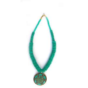 Collar Exclusivo de Cuentas de Hueso Indio con Colgante de Flor, Joyería para Mujer, Diseño de Corazón Chapado en Bronce Antiguo, Venta al por Mayor - Product Image 1