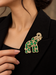 Broche éléphant majestueuse en argent sterling 925 avec pierres couleur émeraude et moissanite, finition dorée, design animal de luxe - Product Image 2