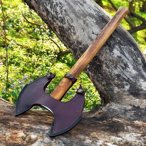 Hache Viking à double tête forgée à la main, OEM personnalisée, tête en acier au carbone gravée à l'acide, manche en bois de frêne massif avec fourreau en cuir - Product Image 3