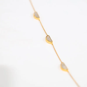 Élégant Collier de Fiançailles en Or 18K avec Nacre 8.57CT Forme D MOP 9 Demi-Cercle, Pendentif de Mariage Personnalisé, Bijou - Product Image 2