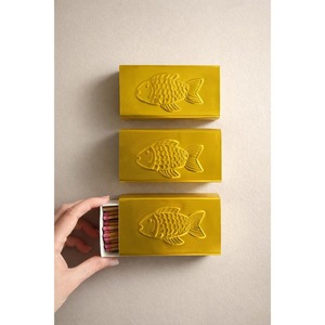 Allumettes de sécurité modernes en forme de bâtonnet, motif poisson jaune en relief, pour la maison - Product Image 1