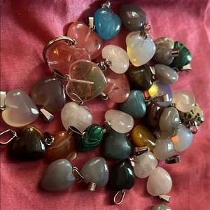 Colgantes de corazón de cristal de primera calidad, corazones de piedra de ágata mixta, mascotas de amor de piedras preciosas a precios de mayorista - Product Image 3