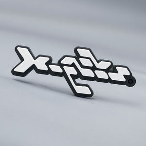 Badge décoratif en relief X-Play 3D en PVC caoutchouté à coller - Product Image 1