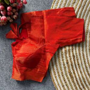 Blusa de diseñador con cuello en V, estilo seda del Sur, completamente cosida, lista para usar. - Product Image 5