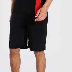 Conjunto de Camiseta Negra para Hombre con Franja Lateral Roja, Pantalones Cortos Casuales de Verano, Tejido de Punto, Estilo Color Block - Product Image 3