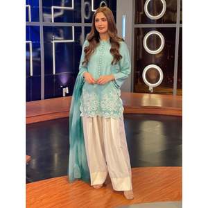 Conjunto de Top, Pantalón y Dupatta para Mujer con Elegante Bordado - Product Image 3
