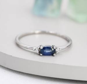 Bague en saphir naturel en argent sterling, bague en saphir bleu véritable, bague délicate en pierres précieuses - Product Image 1