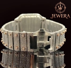 Reloj de Lujo en Acero Inoxidable Plateado con Detalles de Diamantes Mossinate, Diseño Atemporal para Cualquier Conocedor de la Moda, en Oferta - Product Image 2