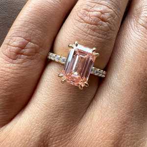 Bague solitaire en or jaune 14 carats avec diamant rose taille émeraude de 3,01 carats, cultivé en laboratoire, sertie à griffes, cadeau romantique pour fiançailles ou soirée - Product Image 3
