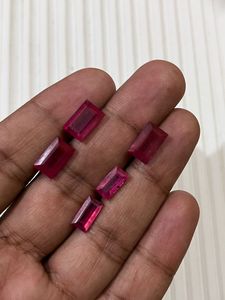 พลอยทับทิมธรรมชาติทรงบาแกตต์เจียระไน บรรจุในแก้ว ขนาดปรับเทียบได้ - Product Image 4